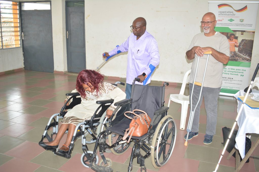 Distribution d'aides techniques et accessoires de mobilités aux personnes handicapées : SWB-CI et CBM s'unissent pour Faciliter l'Accès des Personnes Handicapées à l'Éducation et à l'Emploi en Côte d'Ivoire