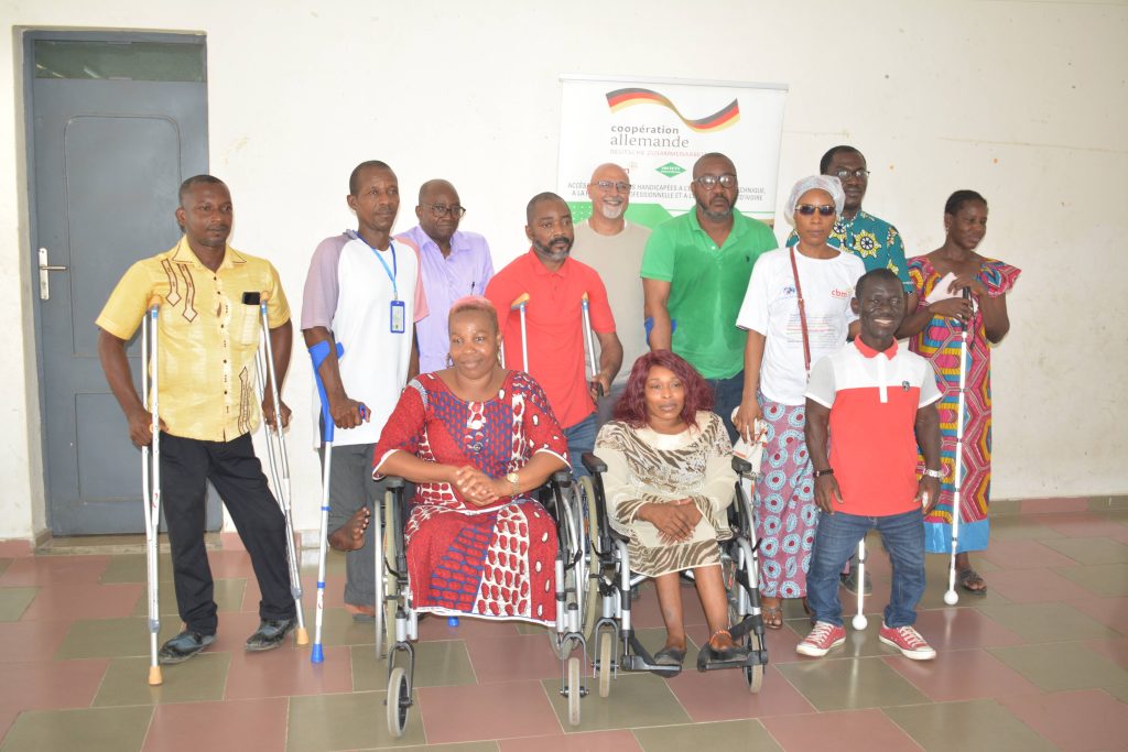 Distribution d'aides techniques et accessoires de mobilités aux personnes handicapées : SWB-CI et CBM s'unissent pour Faciliter l'Accès des Personnes Handicapées à l'Éducation et à l'Emploi en Côte d'Ivoire